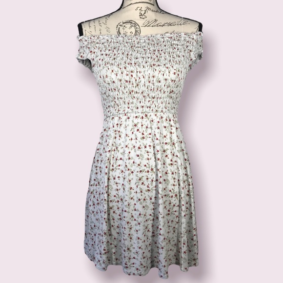 Forever 21, Off the Shoulder Floral Mini Dress with Rouched Top - Picture 3 of 15